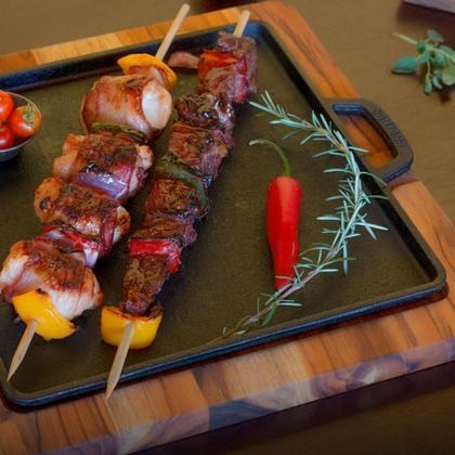 Imagem de Tábua Churrasco Quadrada Com Chapa Ferro Fundido Picanheira Para Porção Restaurante