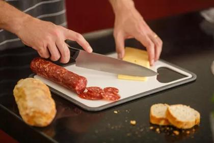 Imagem de Tabua De Corte Carne 35x25 Peixe Legumes  Com Acessório Raspa Tudo - Naxos