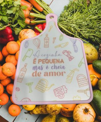 Imagem de Tabua de Corte Carnes Legumes Com Cabo Rosa Cozinha Cheia de Amor 30cm x 19cm