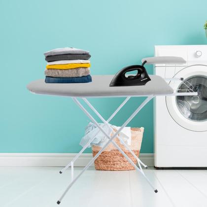 Imagem de Tábua De Passar Roupas Com Passa Mangas Porta Ferro Branca Reforçada Em Aço Tecido Metalizado