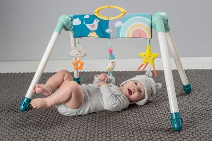 Taf Toys Mini Moon Take-to-Play Baby Activity Gym Newborn All Time Entertainment, Double Sided for 2 Developmental Stages, Foldable, Easy Storage and Mobility, Perfect to Use with Bouncers. Imagem de Taf Toys Mini Moon Take-to-Play Baby Activity Gym Newborn All Time Entertainment, Double Sided for 2 Developmental Stages, Foldable, Easy Storage and Mobility, Perfect to Use with Bouncers.