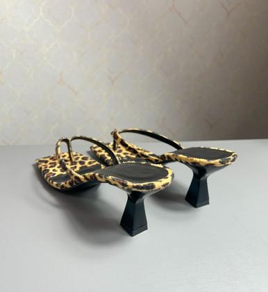 Imagem de Tamanco flip flop quadrado salto baixo confortável