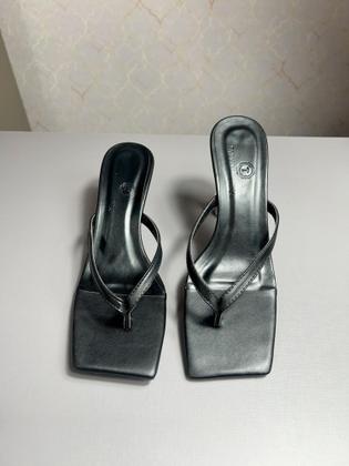 Imagem de Tamanco flip flop quadrado salto baixo confortável