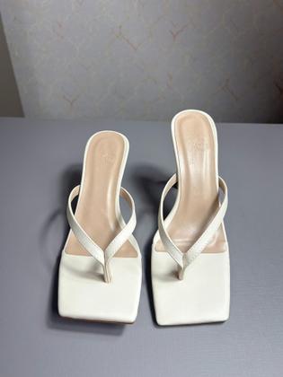 Imagem de Tamanco flip flop quadrado salto baixo confortável