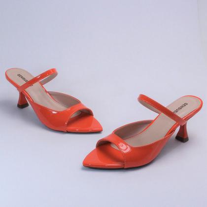 Imagem de Tamanco Mule Feminino Bico Fino Folha Verniz Salto Taça Tira