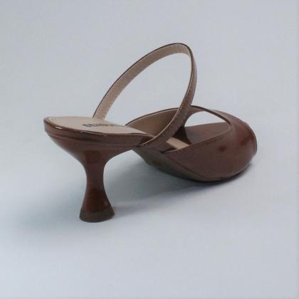 Imagem de Tamanco Mule Feminino Bico Fino Folha Verniz Salto Taça Tira