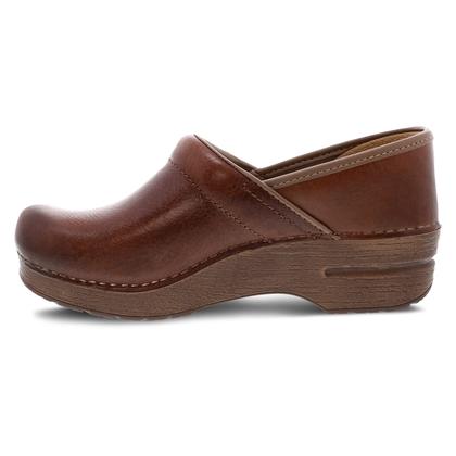 Imagem de Tamancos Dansko Professional Slip-On para mulheres em couro de selim