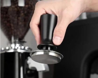Imagem de Tamper Barista Com Mola Calibrado 58mm Aço Inoxidável Preto