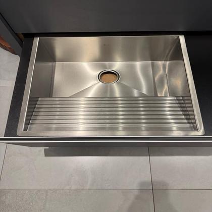 Imagem de Tanque de Lavar Roupas 54x49 cm Em Aço Inox 1,0mm Escovado Grande com Válvula Para Área de Serviço