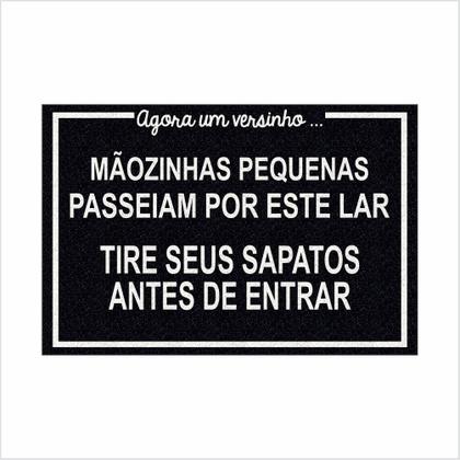 Imagem de Tapete agora um versinho, mãozinha pequenas.