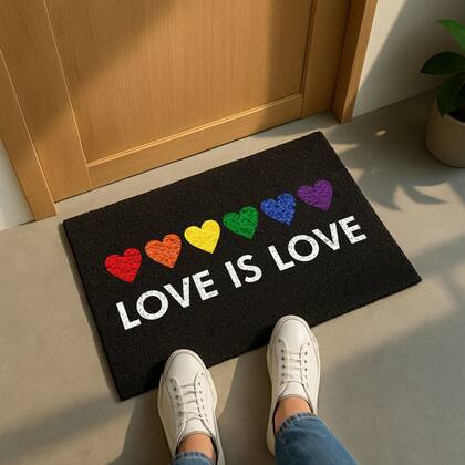 Imagem de Tapete Capacho Love Is Love 60x40 LGBTQIA+ Casa Entrada Lar