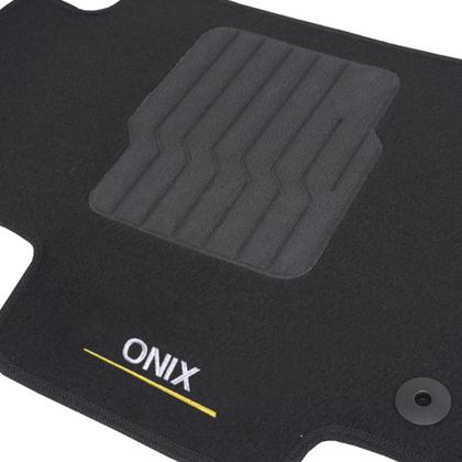 Imagem de Tapete Carpete Onix 2020 à 2025 Preto Logo Bordado Jogo 5 Peças Personalizado Automotivo