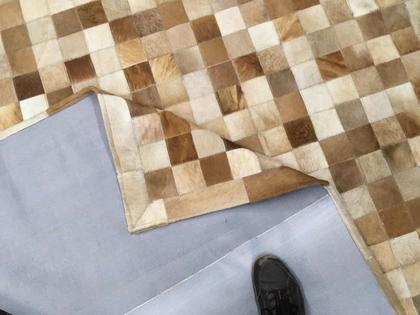 Imagem de Tapete De Couro Bege 2,00x2,50 Com Bordas