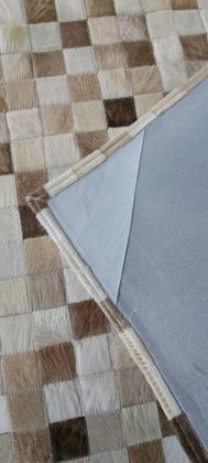 Imagem de Tapete de Couro Costurado Champagne 2,00 x 2,50 m