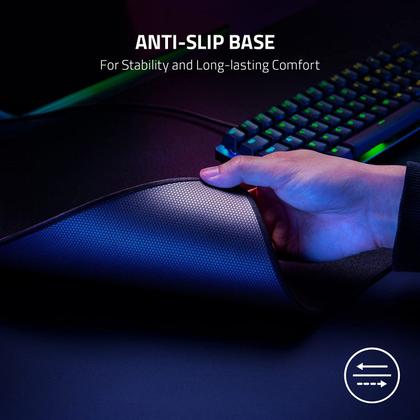 Imagem de Tapete de mouse híbrido Razer Strider com base macia e deslizamento suave: superfície de deslizamento firme - Base antiderrapante - Rollable & Portable - Anti-Fraying Stitched Edges - Resistente à água - XXLarge