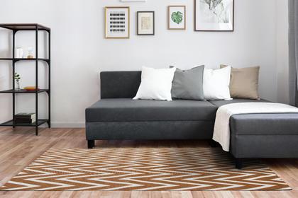 Imagem de Tapete Para Sala ou Quarto 2,50M x 1,32M Antiderrapante Chevron Zig Zag Caramelo e Cru