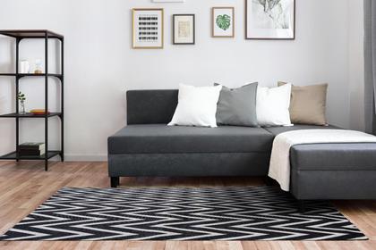 Imagem de Tapete Para Sala ou Quarto 2,50M x 1,32M Antiderrapante Chevron Zig Zag Preto e Cinza