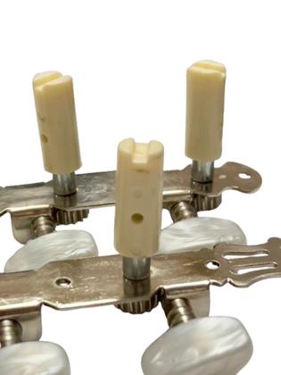 Imagem de Tarraxa pino grosso cromada celuloide branco headstock furo lateral
