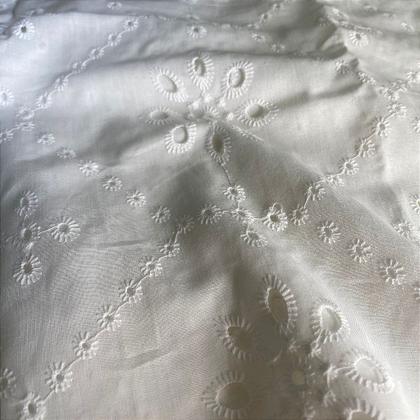 Imagem de Tecido 100% Algodão Laise Bordada 1,35m Para Roupas Femininas - Ideal Para Vestidos e Saias