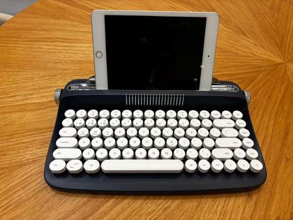 Imagem de Teclado bluetooth Retrô para tablet e celulares