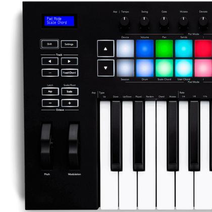 Teclado Controlador Novation Launchkey 25 MK3 25 Teclas Midi USB