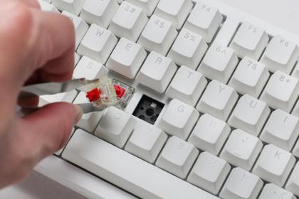 Imagem de Teclado mecânico Ducky Zero 6108 Pure White Bluetooth RGB