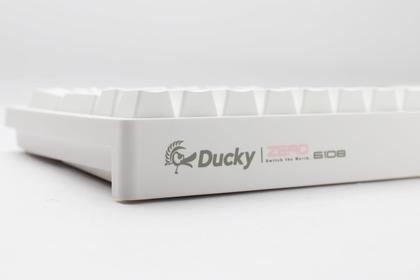 Imagem de Teclado mecânico Ducky Zero 6108 Pure White Bluetooth RGB