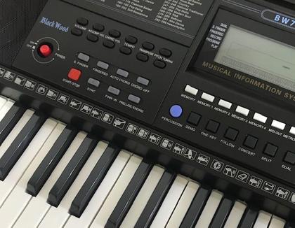 Teclado Musical 5/8 Black Wood 61 teclas (c/sensibilidade