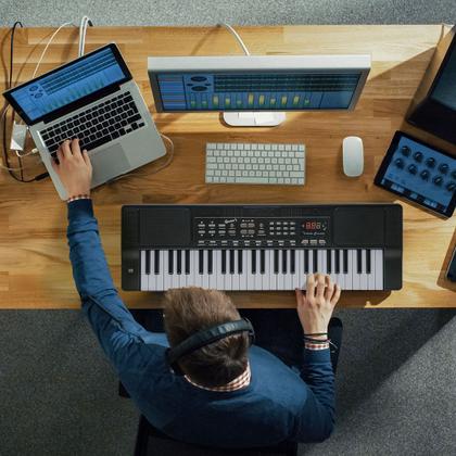 Imagem de Teclado Musical Queens 61 teclas Semi Profissional Max Evolux Versátil Diversos Ritmos Painel Digital Controle de Velocidade Preto