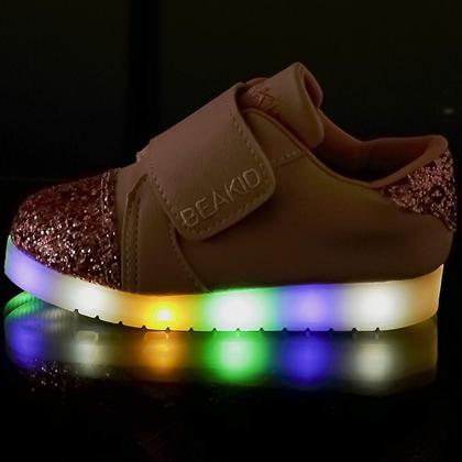 Imagem de Tênis Infantil Feminino Com Led Sem Cadarço Confortável