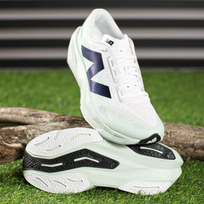 Imagem de Tênis New Balance Fuelcell Rebel V4 Verde Claro - Feminino