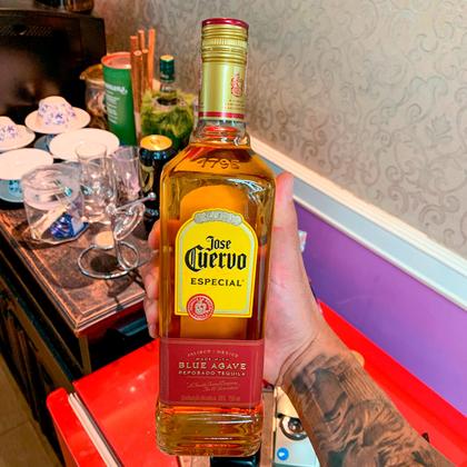 Imagem de Tequila Jose Cuervo Ouro 750ml 6 Unidades