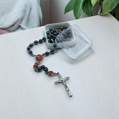 Imagem de Terço de Hematita Mãos Ensanguentadas de Jesus