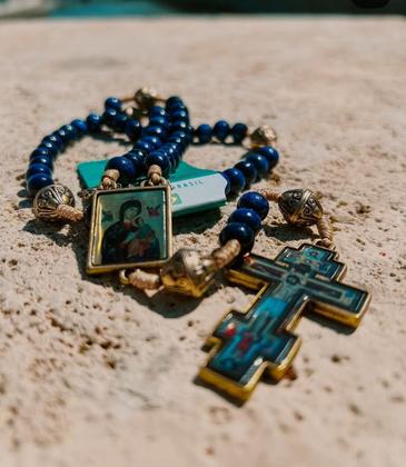 Imagem de Terço Nossa Senhora do Perpetuo Socorro Azul em Madeira Imbuia 8mm