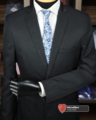 Imagem de Terno MF preto padrão detalhado