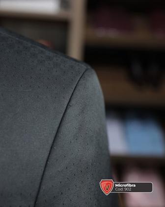 Imagem de Terno MF preto padrão detalhado