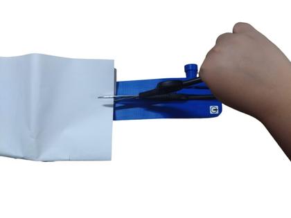 Imagem de Tesoura Adaptada Escolar Mola com Suporte Para Deficientes