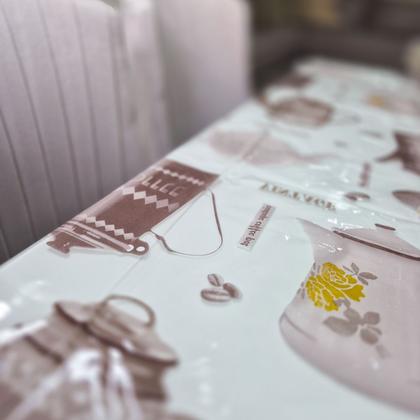 Imagem de Toalha de Mesa 4,00x1,40 Plástica Transparente com Estampa Impermeável Protetora PVC