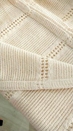 Imagem de Toalha de mesa 8 lugares retangular vazada cru tecida no tear mineiro