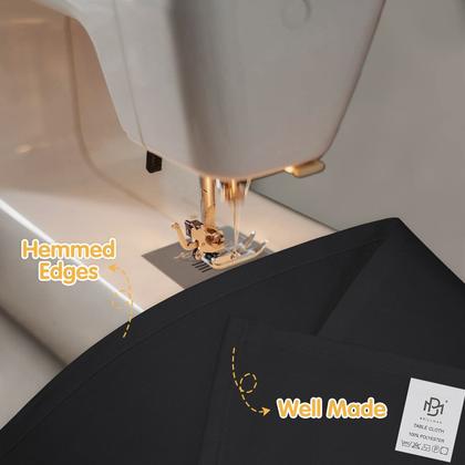 Imagem de Toalha de mesa BRILLMAX preta de poliéster retangular de 6 pés (183 x 259 cm)