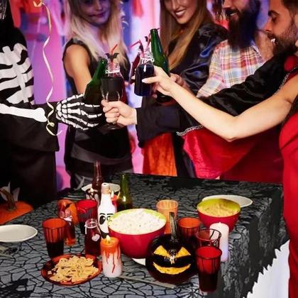 Imagem de Toalha de Mesa de Halloween com Padrão de Teia de Aranha e Caveira - Decoração de Festa