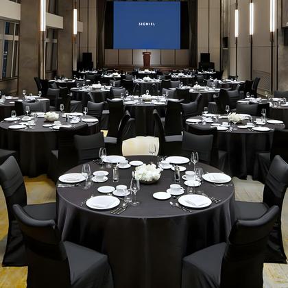 Imagem de Toalha de mesa Heneger preta redonda de poliéster de 90 polegadas (pacote com 8)