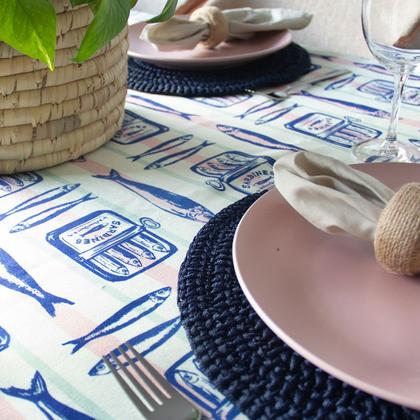 Imagem de Toalha de Mesa Maré de Sorte - Sardinhas Retrô (6 ugares) 2m x 1,4m