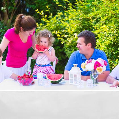 Imagem de Toalha de mesa Ragnhild White Plastic, pacote com 16, 137 x 274 cm