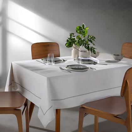 Imagem de Toalha de Mesa Retangular 6 Lugares Dohler Limpa Fácil Iara Cinza Xadrez 1,40m x 2,10m