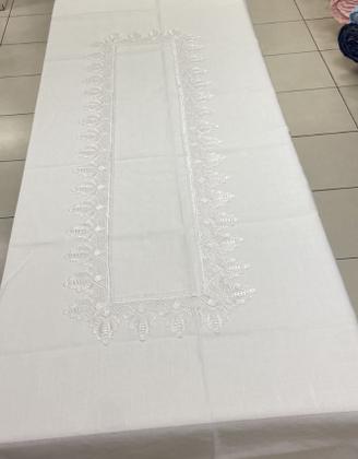 Imagem de Toalha de Mesa Retangular Bordada 6 Lugares Branca Multi Trade