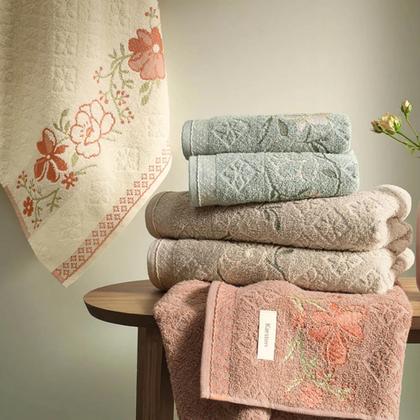 Imagem de Toalha de Rosto Yuna Karsten 48x80cm Fio Cardado Toque Aveludado e Absorvente