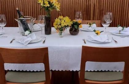 Imagem de Toalha Mesa Retangular 10 Lugares Auguri Impermeável Rami Branca