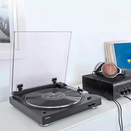 Imagem de Toca-discos Analógico Denon DP-29F Acionado por Correia Cápsula MM Equalizador Phono Integrado 33 1/3 e 45 RPM Preto 110v
