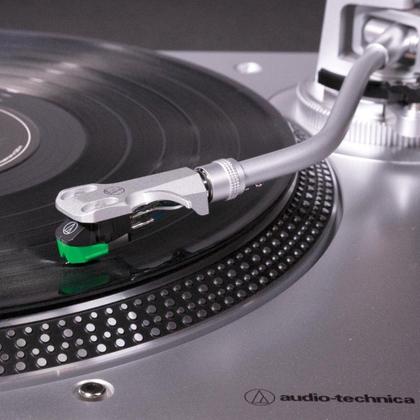 Imagem de Toca-Discos c/ Conversão de LP para Áudio Digital AT-LP120XUSB-SV Audio-Technica
